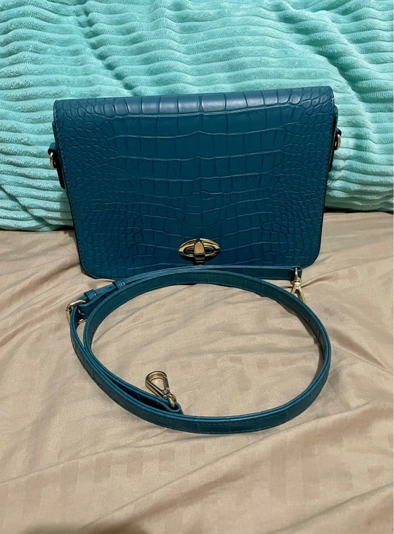 Roberta di Camerino (Category: Luxury Bags & Wallets) located in San Pablo. Submitted by prelovedbymistyblue (Listing ID 1212911170, Image 1). Description: Very nice croc skin shoulder/sling bag. No major flaws except for the minimal dirt on the inner lining. With adjustable strap. Selling low for 1750, further markdon now only 1150. Slightly negotiable. .