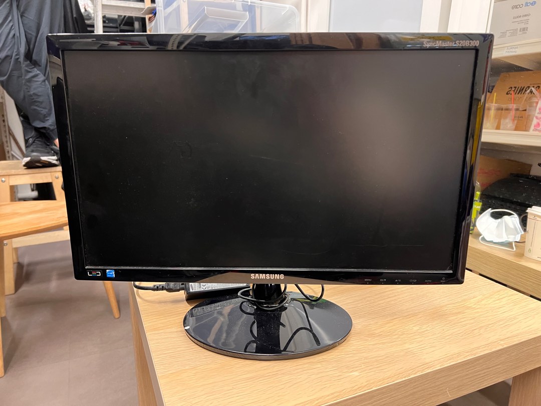Samsung model s20b300b, Computers & Tech, Desktops on Carousell
