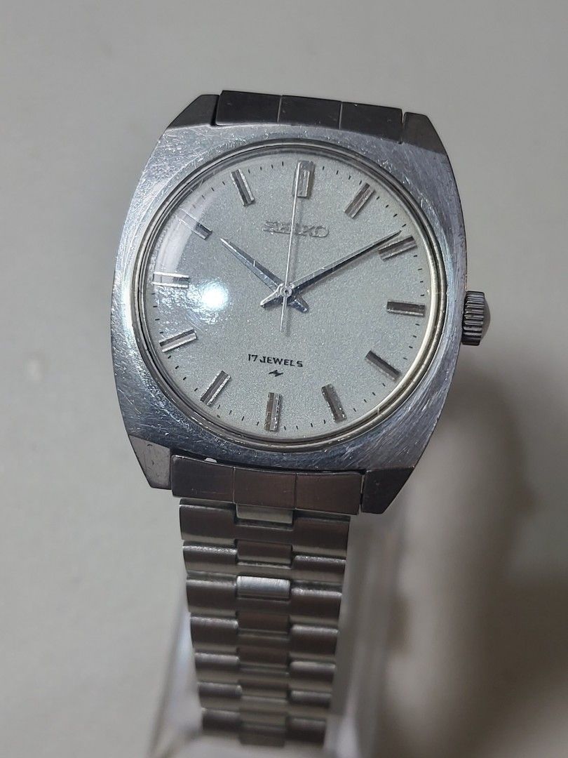 Seiko 66-8070 Vintage Manual Wind Watch, Men's Fashion, Watches &  Accessories, Watches on Carousell