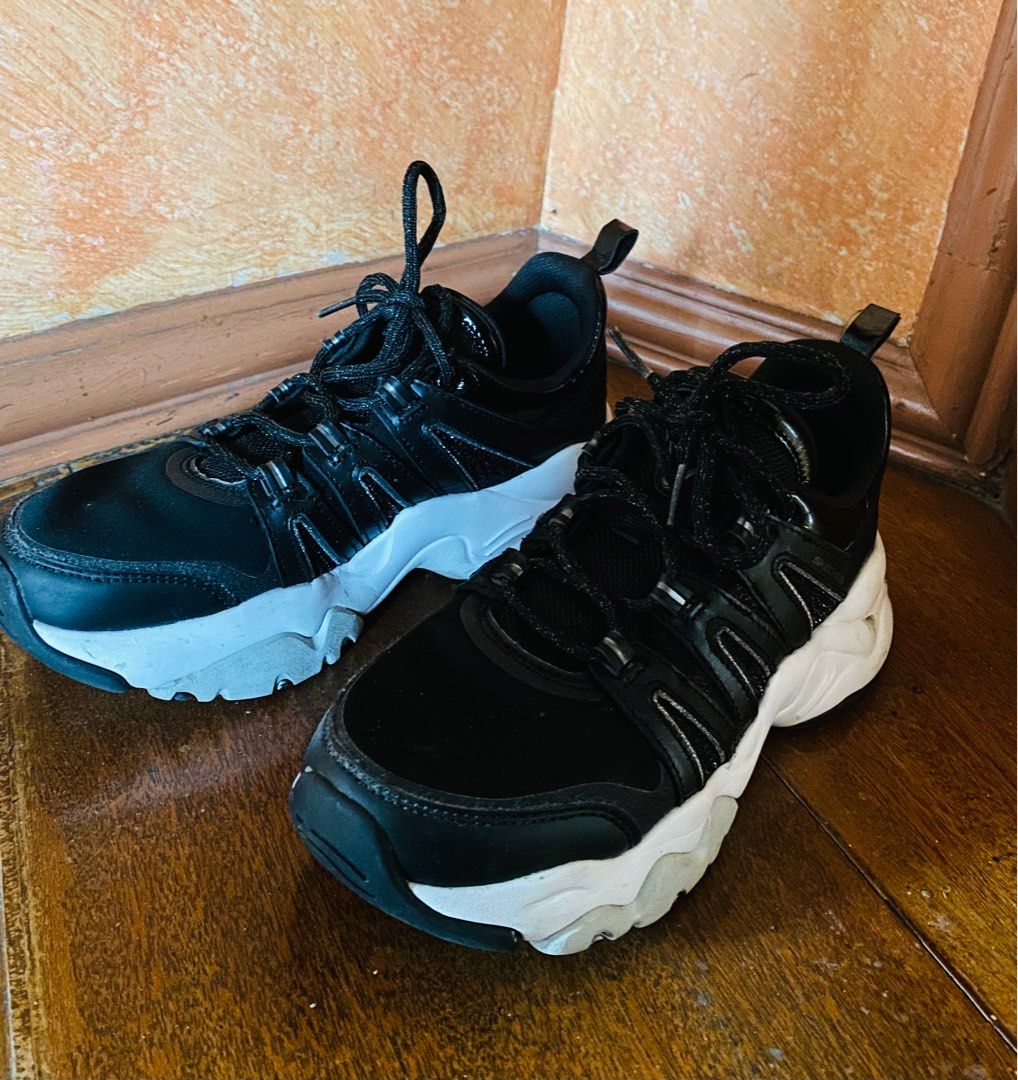Skechers intense deals force
