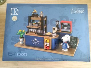 Snoopy peanut cafe Lego set