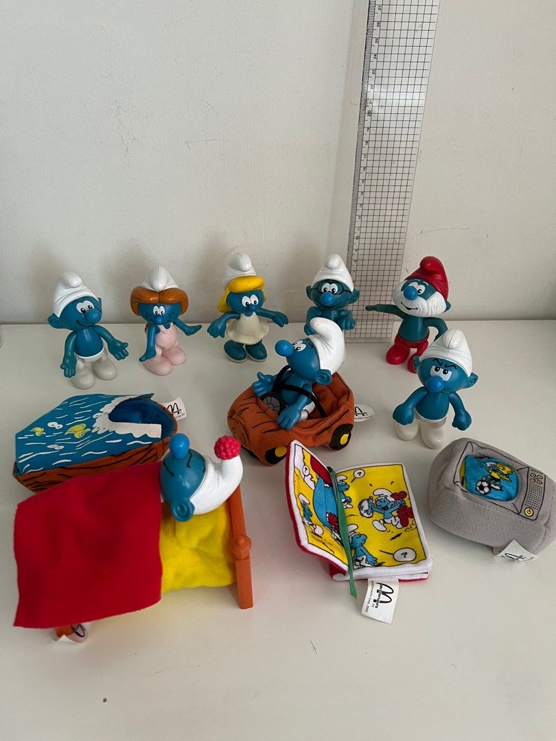 Old shop smurf toys