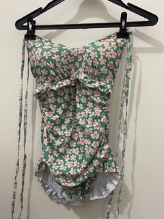 Swimsuit floral fit to L
