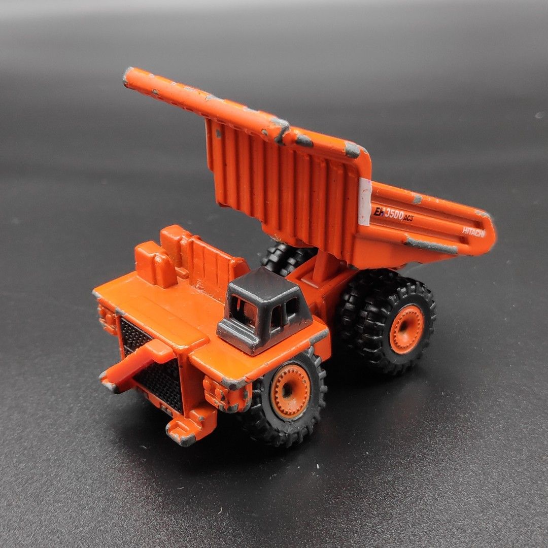 Tomica hitachi dump truck best sale