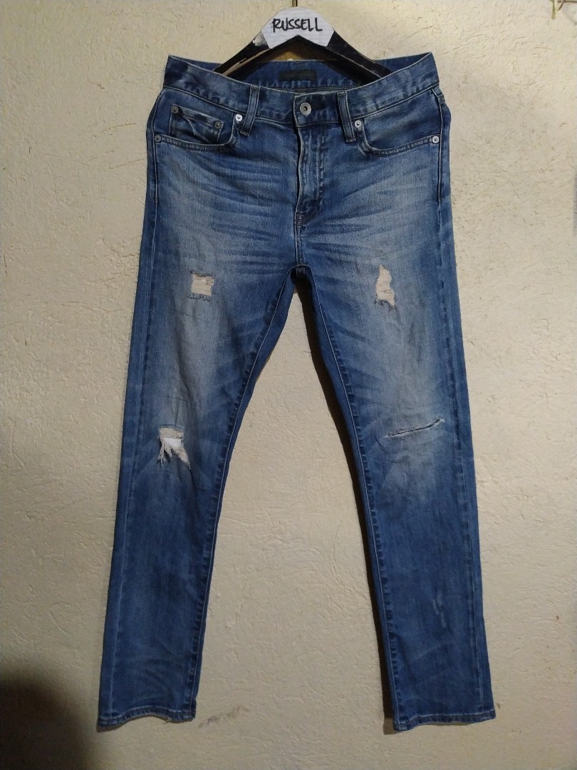 Uniqlo ripped jeans, Men's Fashion, Bottoms, Jeans on Carousell
