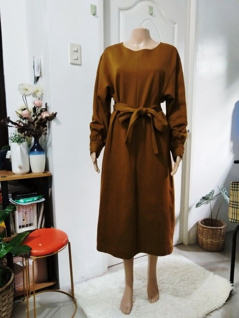 Unused Uniqlo Autum or Winter belted dress, Women's Fashion, Dresses &  Sets, Dresses on Carousell