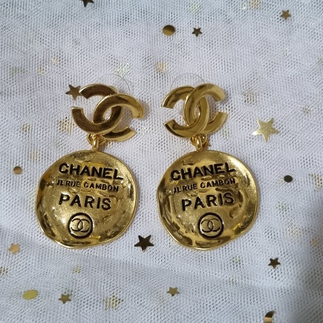 Chanel Rare CC 08P CoCo on the Moon GHW Crystal Logo Necklace Box tag Golden  Metal ref.1038309 - Joli Closet