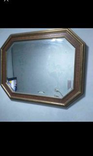 Wall accent mirror