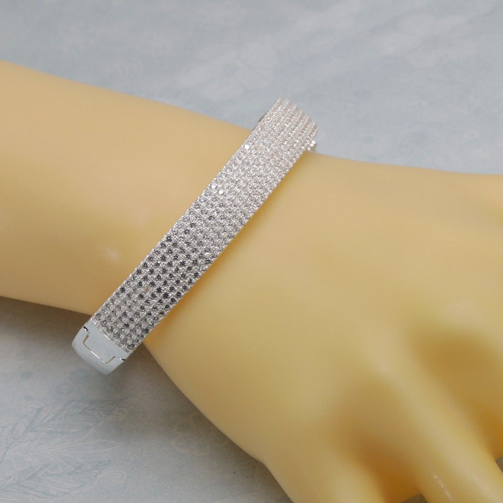 Women's bangles full stone legit silver (Category: Bracelets) located in Caloocan City. Submitted by vellesboutiqueandmore (Listing ID 1212856636, Image 2). Description: Italy 925 silver authentic silver authentic silver italy 925 limited perfect gift to your mhal freeboxl actual pic posted allow us 1to3days prepartion to your order no rush shipping me araw po kami ng shipping happy shopping.
