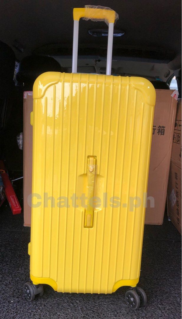 Yellow 26inches Trunk Luggage (Category: Luggage) located in Antipolo. Submitted by em_cunanan (Listing ID 1212901424, Image 1). Description: Description * Hardsell * Matte texture * High quality ABS+ PC material * Waterproof * Rotation wheels 360 degree * TSA embedded combination lock 26 inches Wheels to Handle - 40inches Lenght-14inches Sides- 13.5inches 28inches Wheels to Handle - 40inches Lenght- 16inches Sides- 14.5inches Color -Blush Pink -