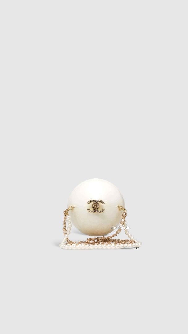 2016 Chanel Pearl Bag (Authentic) (Category: Luxury Bags & Wallets) located in Manila. Submitted by designerarchives.ph (Listing ID 1216412272, Image 1). Description: Measurements: 16 x 16cm White & Black - ₱18k Gold - ₱18 500 (with tassel strap) ACTUAL PHOTOS are already posted. Katarina got her bags from us! 🤍✨ •50% dp is required to order • 10 - 15 days eta • Preorder is subject to item availability - comes with two chains: pearl and white ch