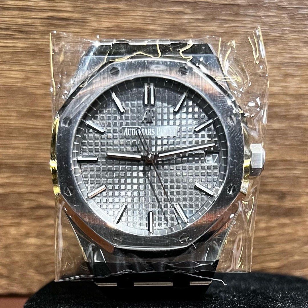 15500st grey dial