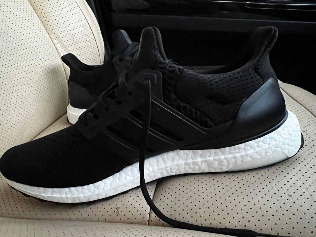 Black and white on sale ultra boost on feet
