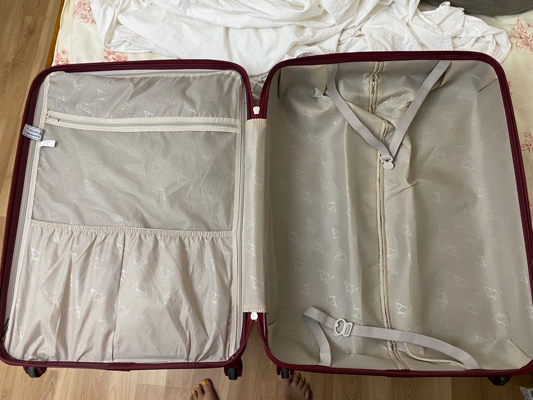 Aerolite big suitcase (20kg - 35kg), Hobbies & Toys, Travel, Luggage on ...