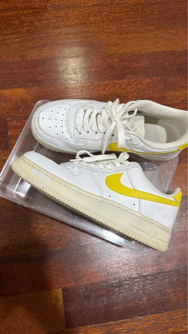 Af1 yellow swoosh hot sale