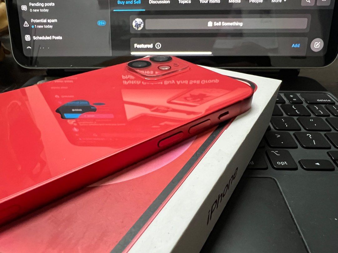 Apple iPhone 12 Product Red 128gb (Category: iPhone 12 Series) located in Cainta. Submitted by ipotchgadget (Listing ID 1216287787, Image 3). Description: For sale or swap Apple iPhone 12 128gb product red comeplete Came from globe Globe lock Price: 26,000 101% good running condition test all you want upon meet up Battery health 84% Meet up Pasig area nearby ( mall ).