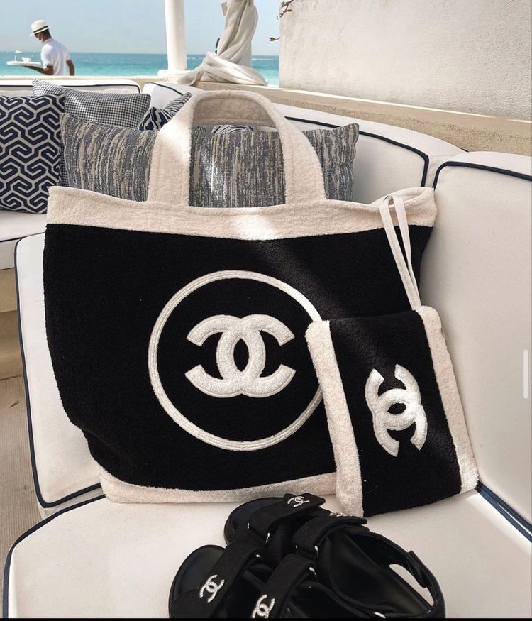 CHANEL, Bags, New Chanel Vip Gift 4th Of July Shell Bag
