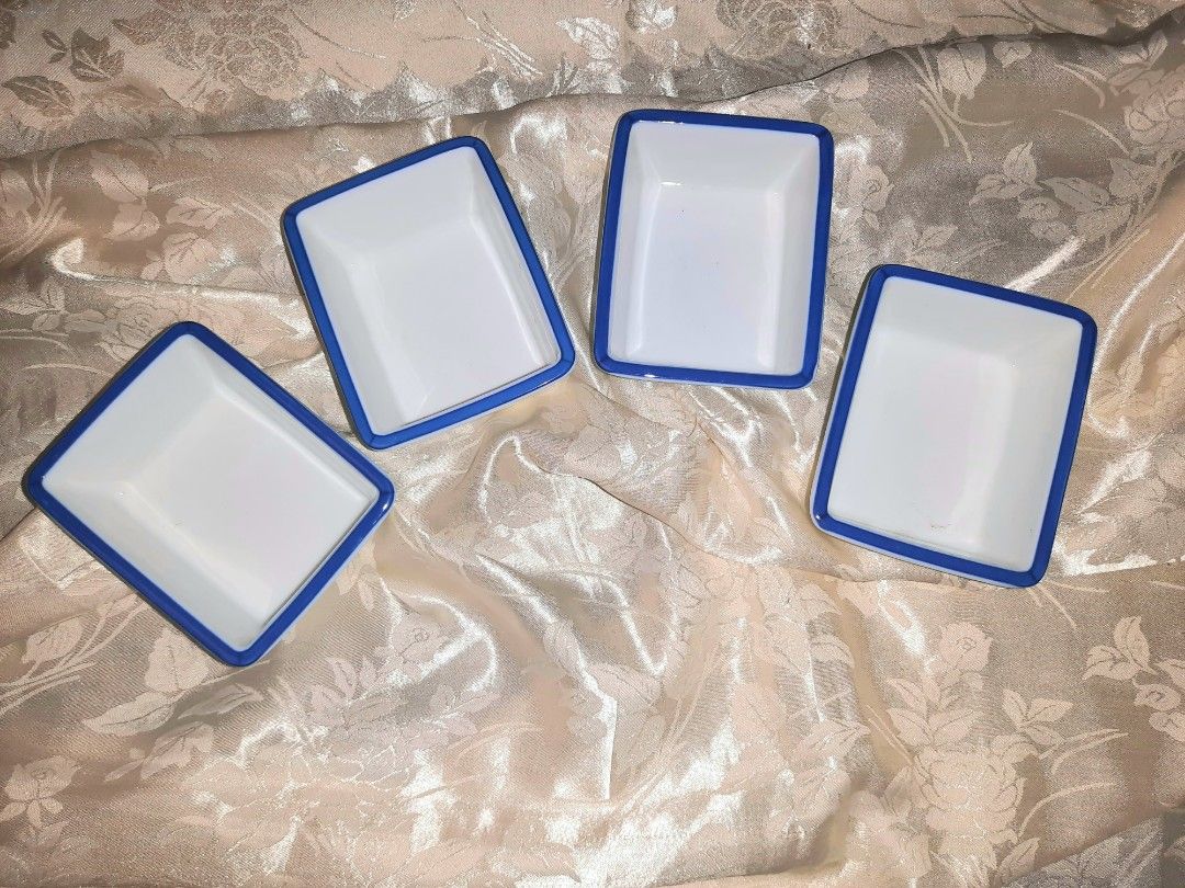 Baking dish ceramic 3.5"x4.5"P50 each 4 pcs (Category: Bakeware) located in Manila. Submitted by luckycharm_215 (Listing ID 1216335984, Image 1). Description: take all 180.