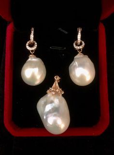 Baroque Pearl Earrings & Pendant