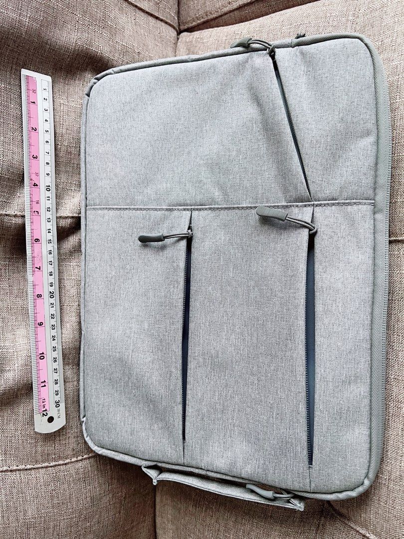 Bnew laptop bag 13" (Category: Laptops & Notebooks) located in Antipolo. Submitted by minimalist.chic (Listing ID 1216406802, Image 3). Description: ❤️🧡💛💚💙💜 ❤️🧡💛💚💙💜 ❤️🧡 I'm starting a journey of minimalism please help me declutter. I'm selling preloved Items all in good condition, some are brand new and never used goods. My price depends on the quality of the items. Carousell: minimalist.chic Bnew without tag-never used Size: Fits 13" 