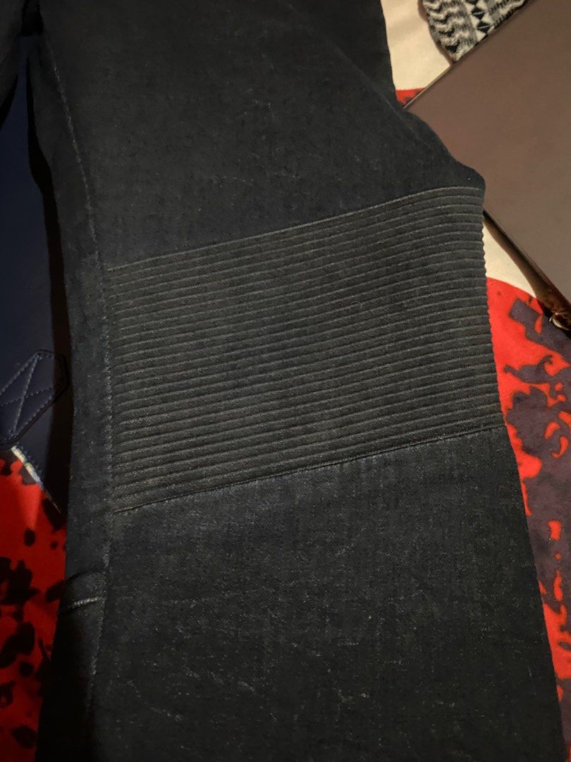 Calvin Klein Jeans (Category: Jeans) located in Cordon. Submitted by bitxybitx (Listing ID 1216382835, Image 2). Description: Calvin Klein Biker Jeans Never Used 31-32 on Tag .