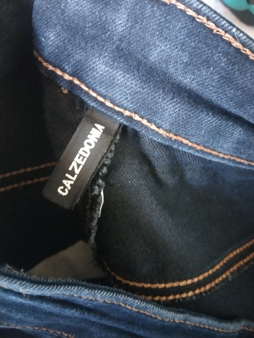 Calzedonia jeans (Category: Jeans) located in Bantay. Submitted by aaamoreapparel (Listing ID 1216355628, Image 2). Description: fit 24-25 size.