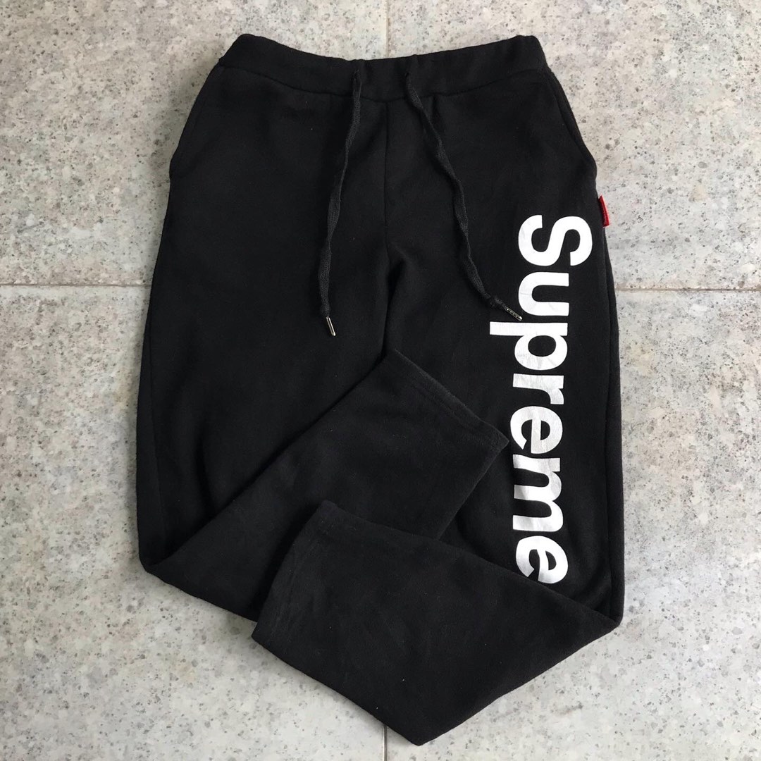 Celana jogger supreme Fesyen Pria Pakaian Bawahan di Carousell