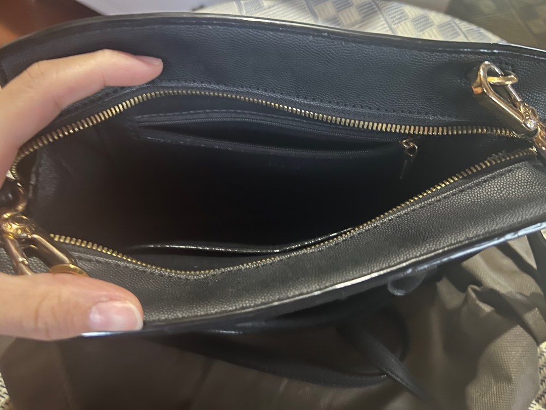 Charles and Keith Black Cross Body bag (Category: Cross-body Bags) located in Cebu City. Submitted by nikkigm795 (Listing ID 1216357152, Image 2). Description: .