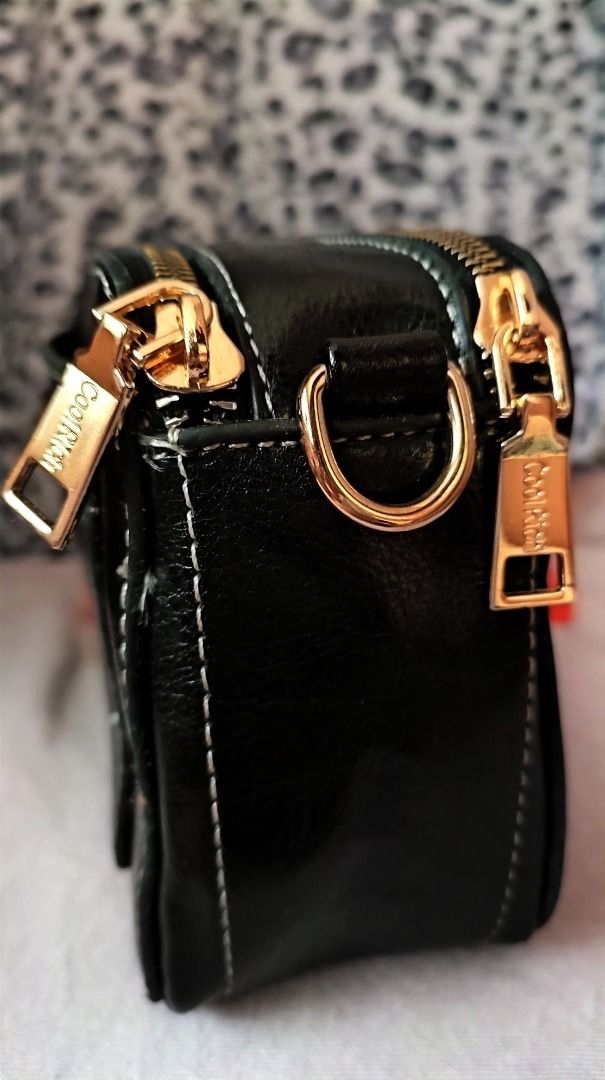 Classic Bags (Category: Luxury Bags & Wallets) located in San Fernando. Submitted by marievicya33499 (Listing ID 1216371812, Image 2). Description: This is an ukay-ukay bag - no brand * Zipper is working * Three (3) compartments * No flaws - good as brand new * Original photo uploaded Good for .
