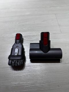 Dyson original V8 accessories. Left side 1pc left.