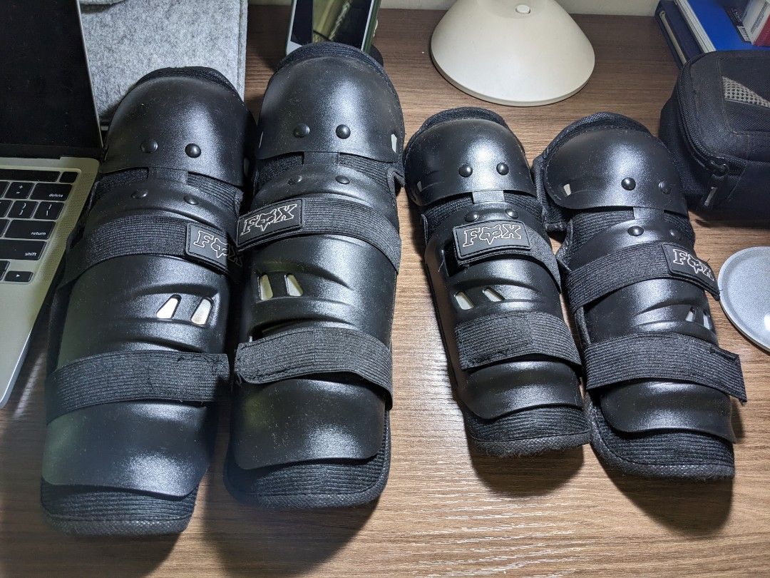 Elbow and knee pads (Category: Other Sports Equipment and Supplies) located in San Juan City. Submitted by usualmark (Listing ID 1216297957, Image 1). Description: pls check pic of the mowdel. she is 5.2 yall lady sold as bundle.