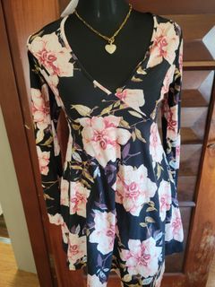 F21 FLORAL VNECK DRESS