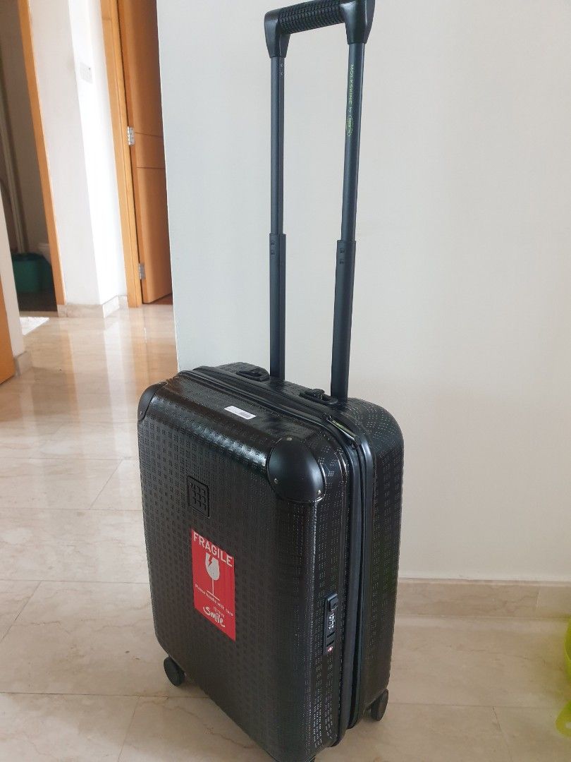 Free Moleskin luggage but short handle is broken, Hobbies & Toys