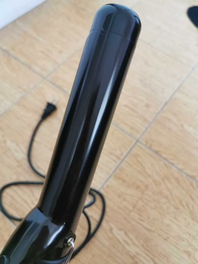 Gladking Hair Curler (Category: Hair) located in Mandaluyong City. Submitted by hermanamujer (Listing ID 1216321506, Image 3). Description: Twice ko lang nagamit and nagpashort hair na ako di ko na masyado magagamit rfs: decluttering.