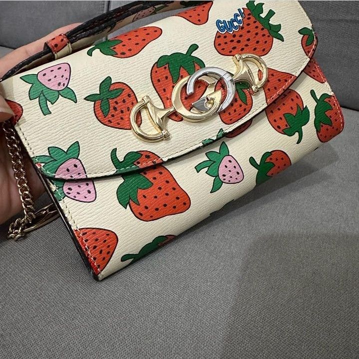 Gucci devilbiss strawberry clutch