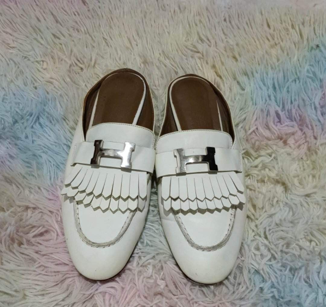 37-41 Lock it Flat Mule LV Mule Slip-on LV Fur, Women's Fashion, Footwear,  Flats & Sandals on Carousell