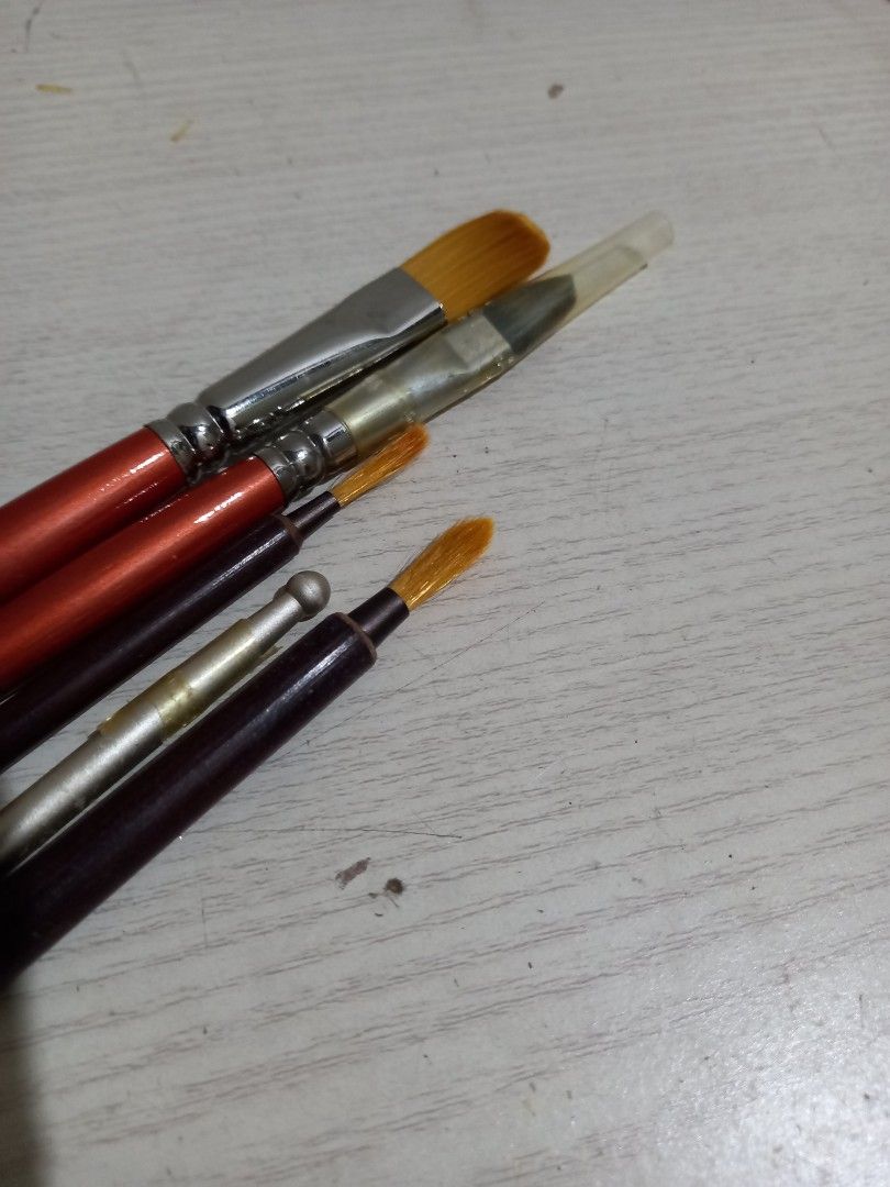 Holbein paint brushes on Carousell