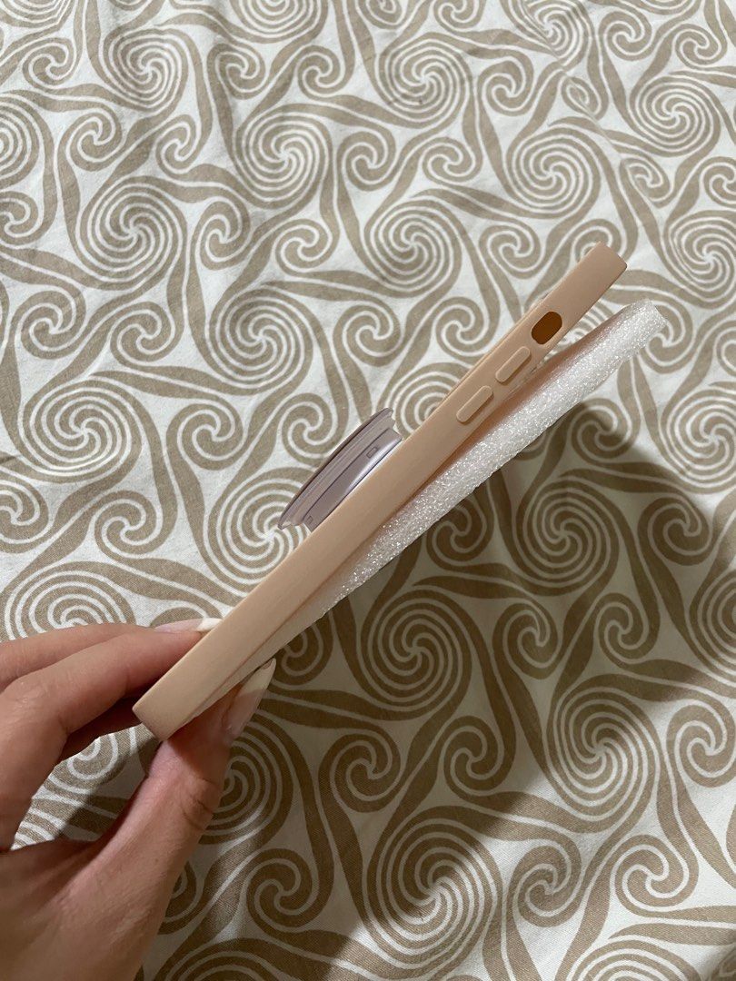 Iphone 12 Pro Case (Category: Cases & Sleeves) located in Las Pinas. Submitted by polinegrc (Listing ID 1216390258, Image 2). Description: BRAND NEW rfs: wrong size.