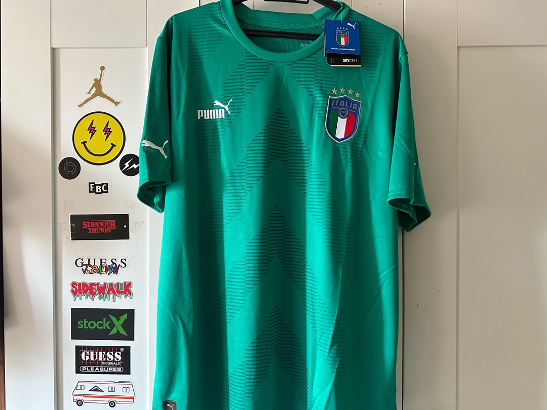 Italy GK kit 2021-22, Men's Fashion, Activewear on Carousell