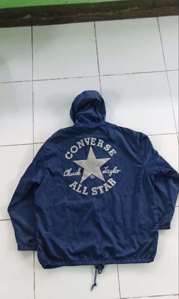 Jaket converse Fesyen Pria Pakaian Lainnya di Carousell