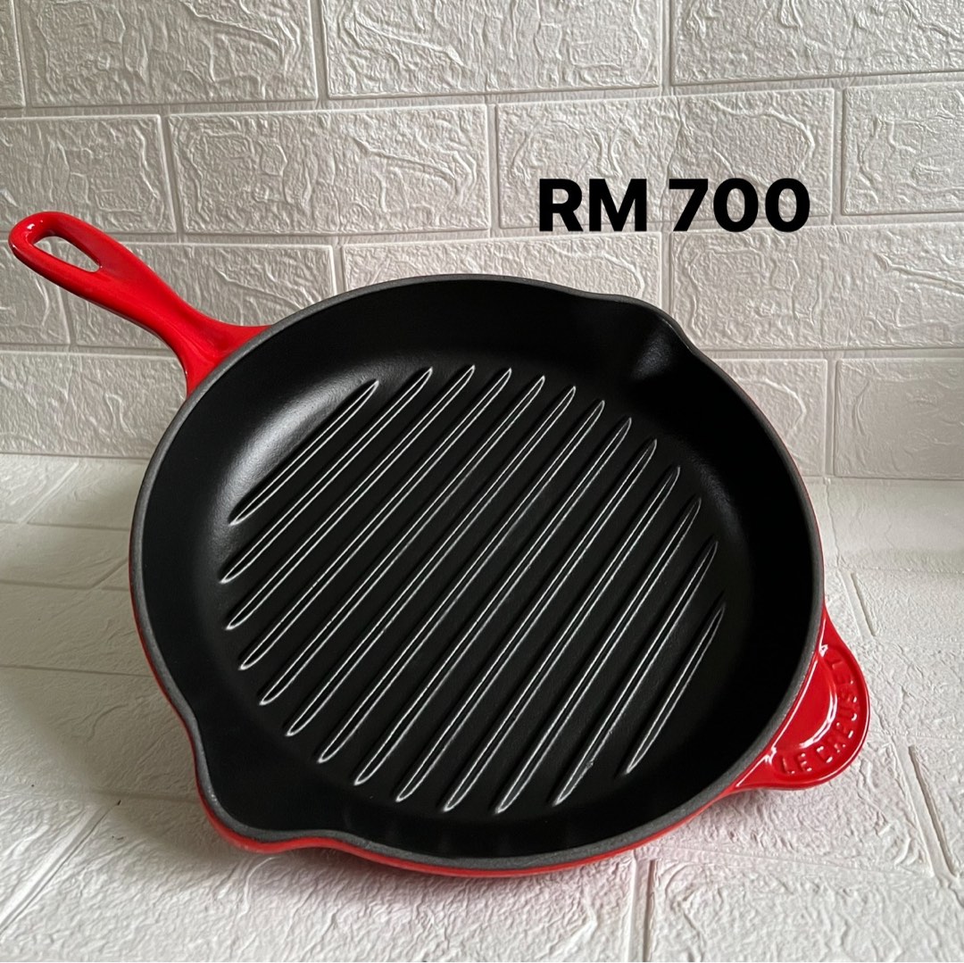https://media.karousell.com/media/photos/products/2023/2/20/le_creuset_round_skillet_grill_1676892013_2894f67b.jpg