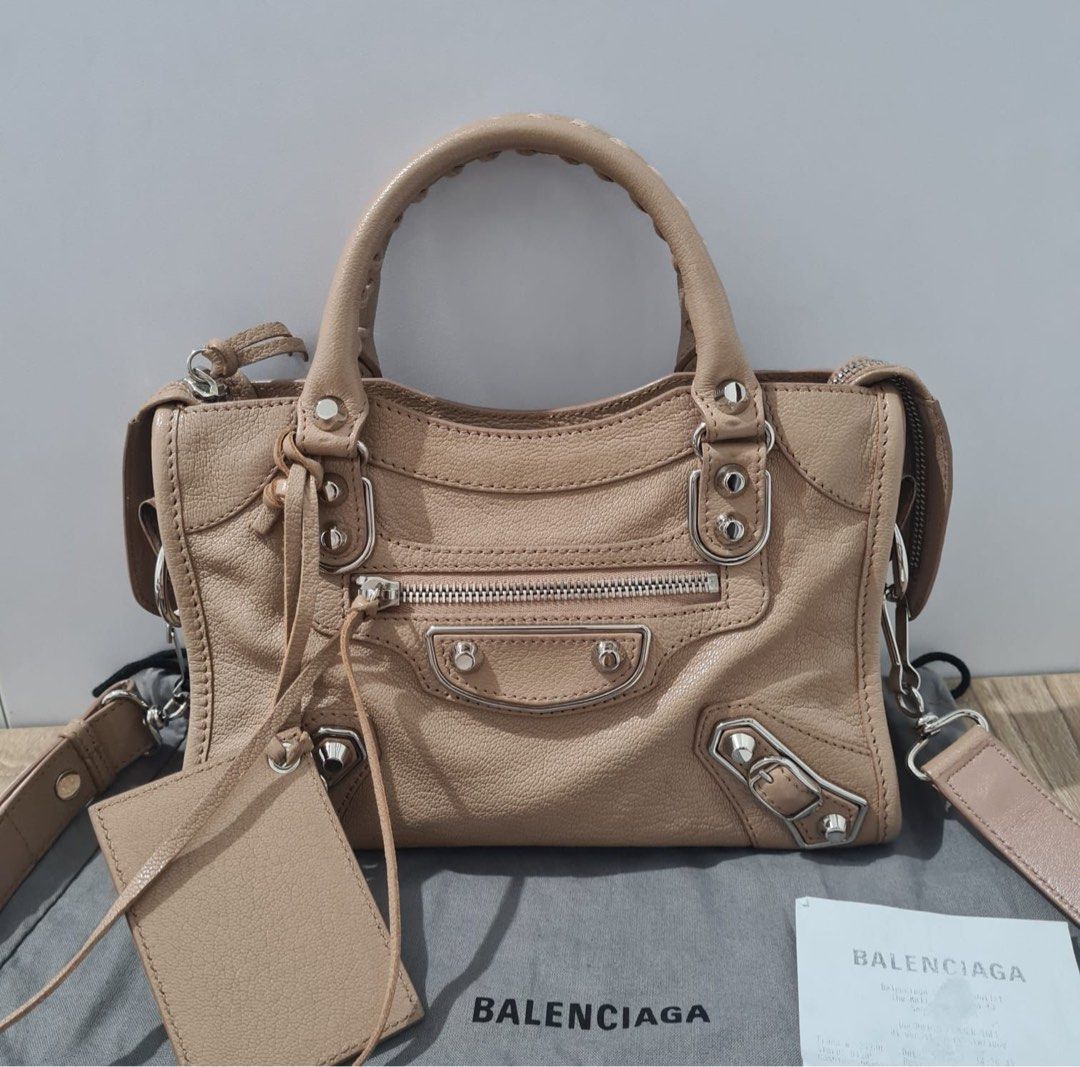 Like NEW Balenciaga mini city edge rose des sable SHW 2021 stamp T Barang Mewah Tas Dompet di Carousell