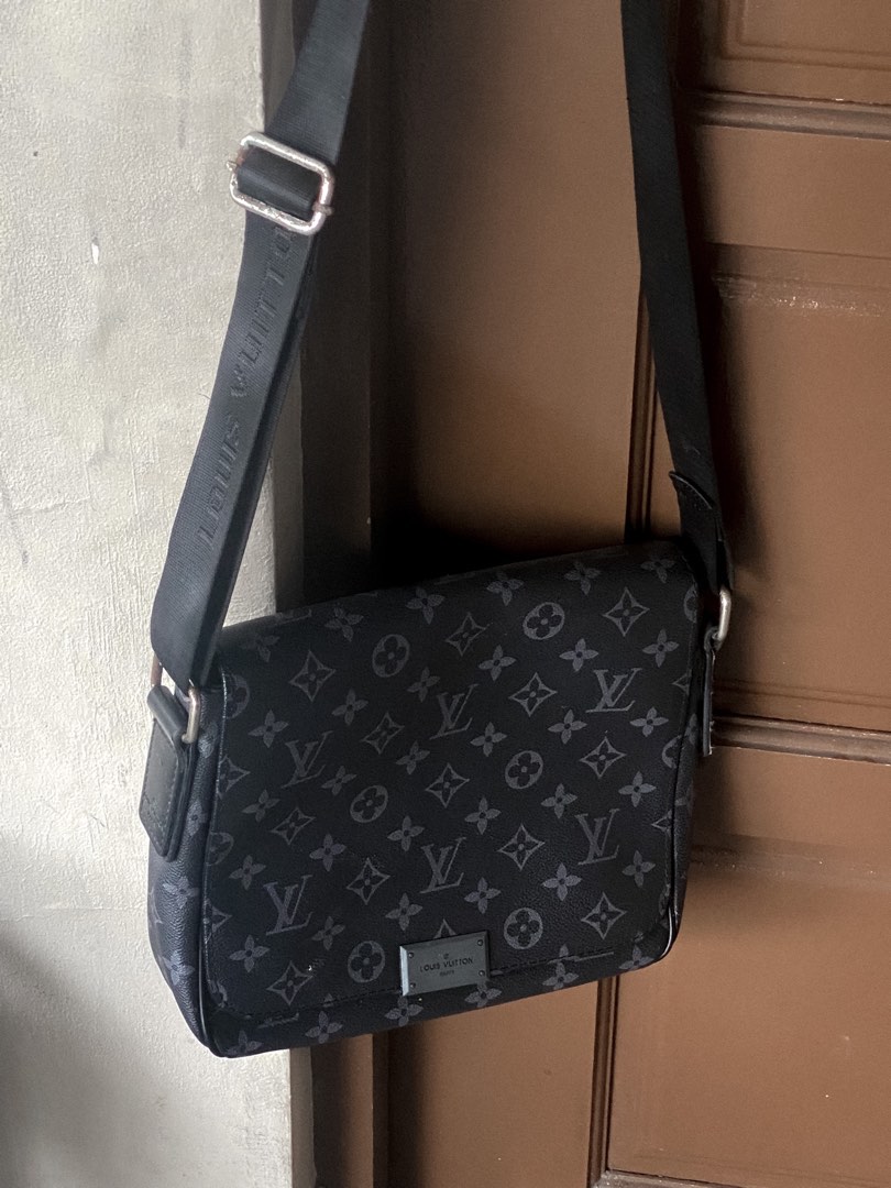 Louis Vuitton Damier District PM Messenger Bag – STYLISHTOP