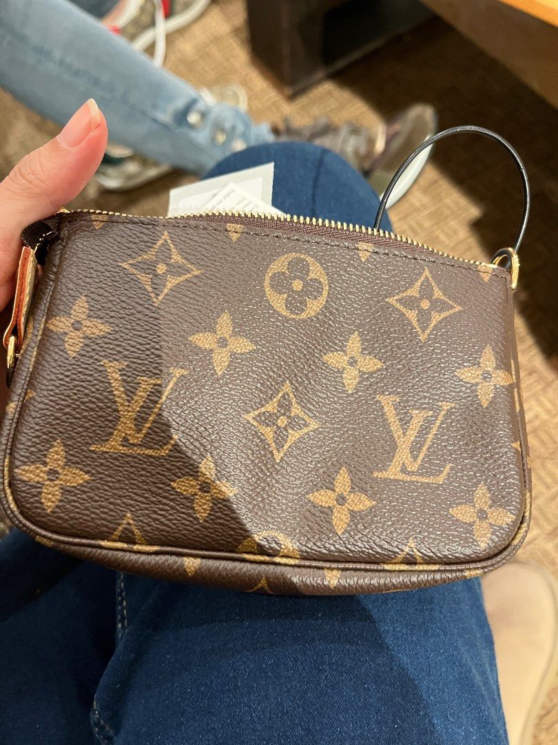 Louis Vuitton Pochette Coussin #LV #louisvuitton  Louis vuitton bag,  Luxury bags collection, Louis vuitton store