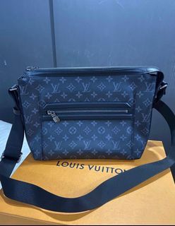 Brand New LV DUO MESS .M.Shad .Navy messenger bag, Luxury, Bags