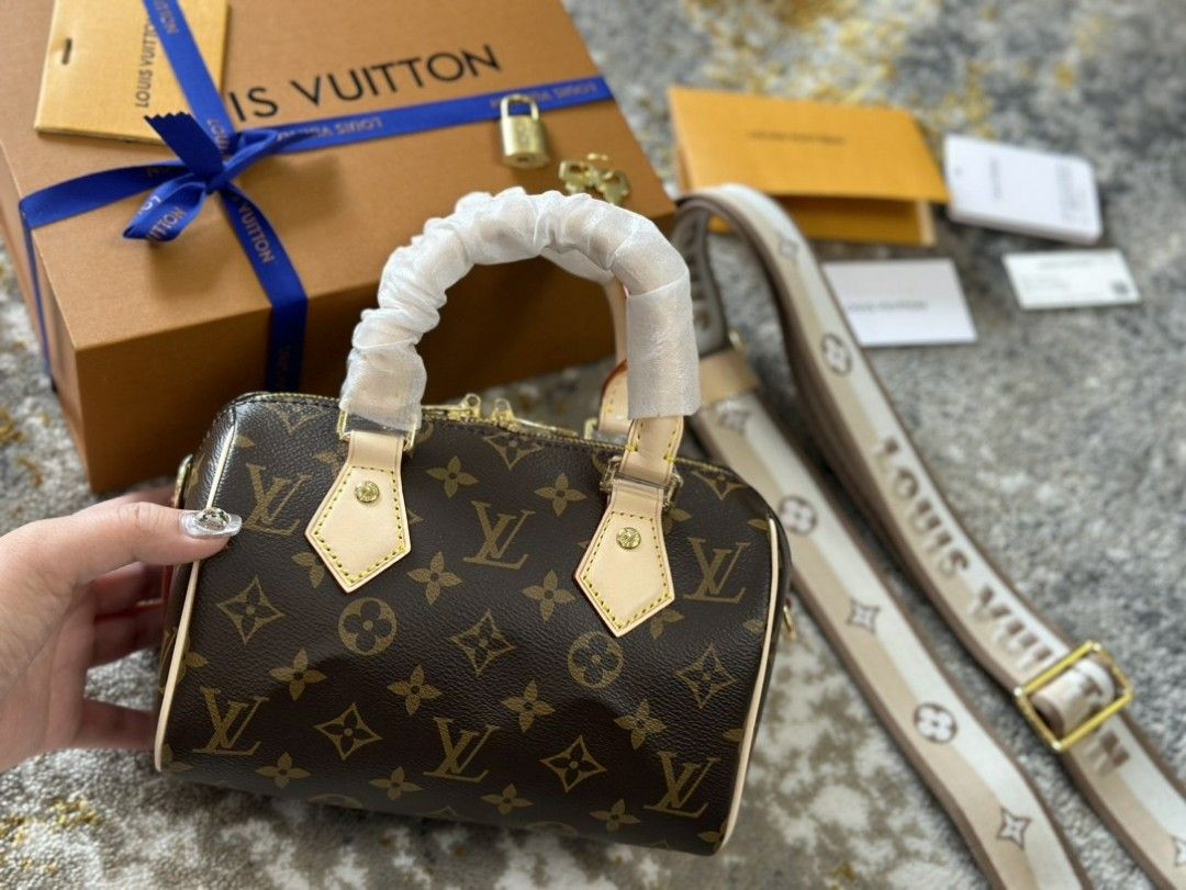 Pillow Speedy out and about ♡ : r/Louisvuitton