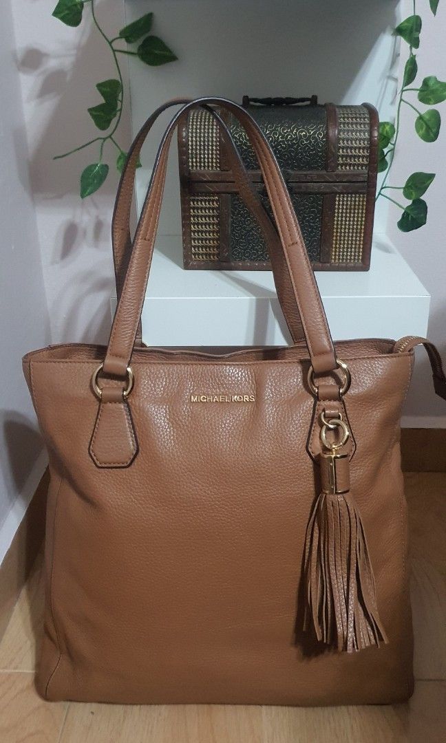 Michael Kors Bedford Leather Tote Bag with Tassels, Women's Fashion, Bags &  Wallets, Shoulder Bags on Carousell