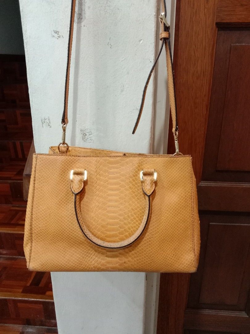 Michael Kors Crocodile Embossed Tote/Shoulder/Sling Bag, Women's Fashion,  Bags & Wallets, Shoulder Bags on Carousell