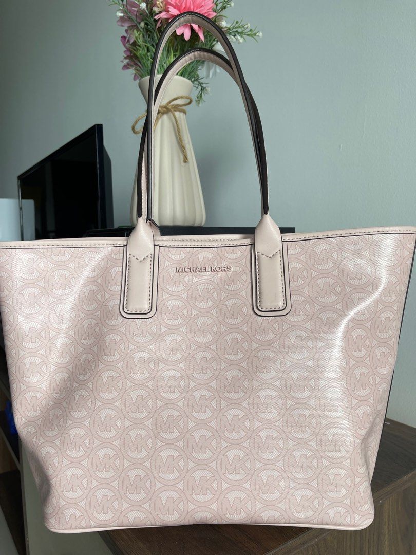 MICHAEL KORS TOTE BAG, Luxury, Bags & Wallets on Carousell