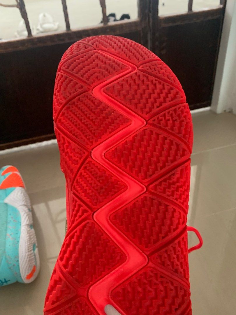kyrie mismatched shoes